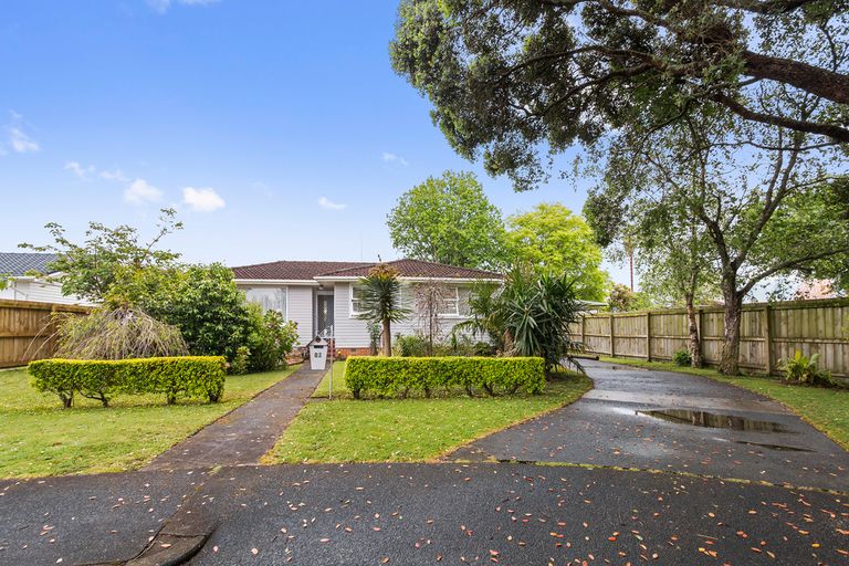 Photo of property in 10 Kaumatua Place, Te Atatu Peninsula, Auckland, 0610