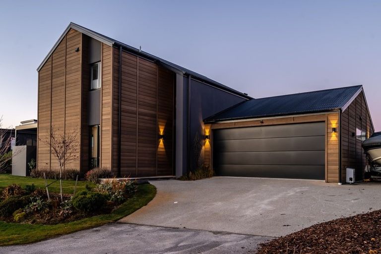 Photo of property in 4 Kapuka Lane, Wanaka, 9305