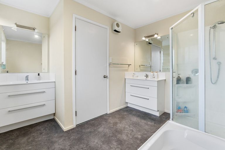 Photo of property in 22 Dukes Road North, Mosgiel, 9092