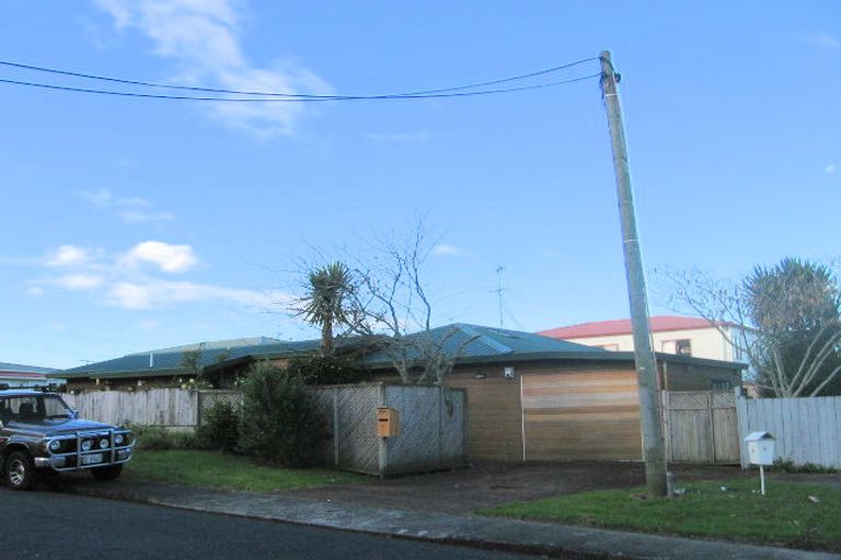 Photo of property in 6 Crompton Road, Massey, Auckland, 0614