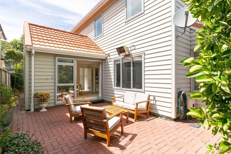 Photo of property in 2/6 The Parade, Island Bay, Wellington, 6023