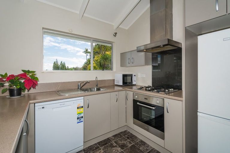 Photo of property in 9 Raupapa Street, Northcote, Auckland, 0627