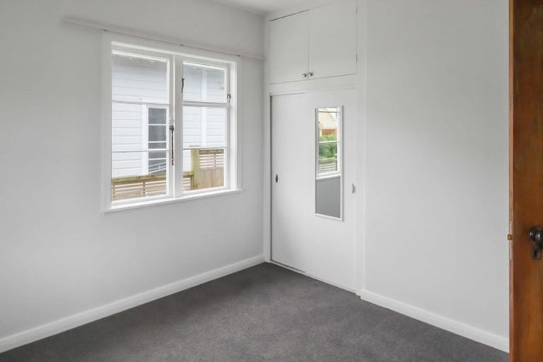 Photo of property in 31 Happy Valley Road, Owhiro Bay, Wellington, 6023