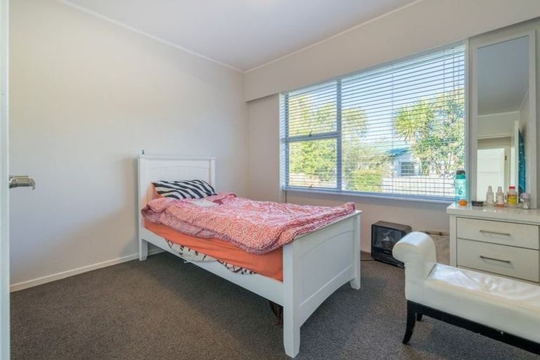 Photo of property in 2/18 Kashmir Road, Glen Eden, Auckland, 0602