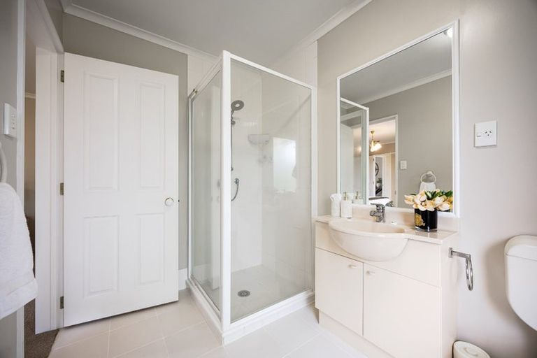Photo of property in 2 Jubaea Place, Henderson, Auckland, 0610