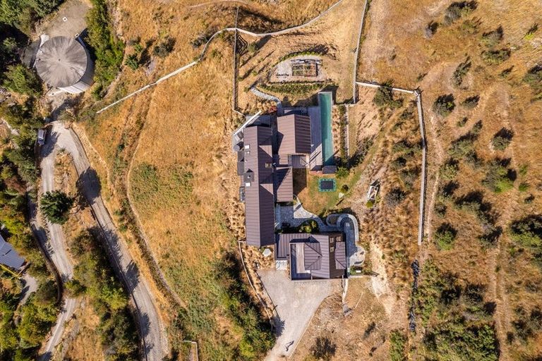 Photo of property in 12 Crow's Nest Road, Arthurs Point, Queenstown, 9371