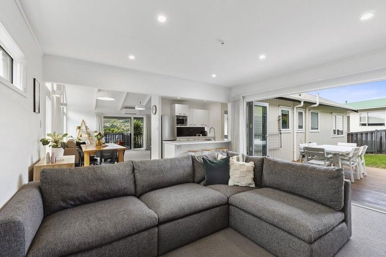 Photo of property in 70 Fyvie Avenue, Tawa, Wellington, 5028