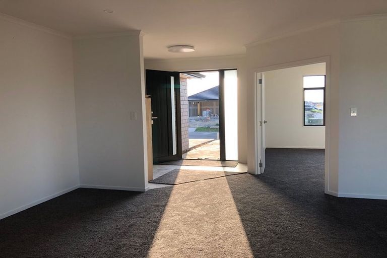 Photo of property in 12 Kaaka Street, Cambridge, 3434