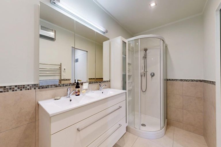 Photo of property in 60 Satara Crescent, Khandallah, Wellington, 6035