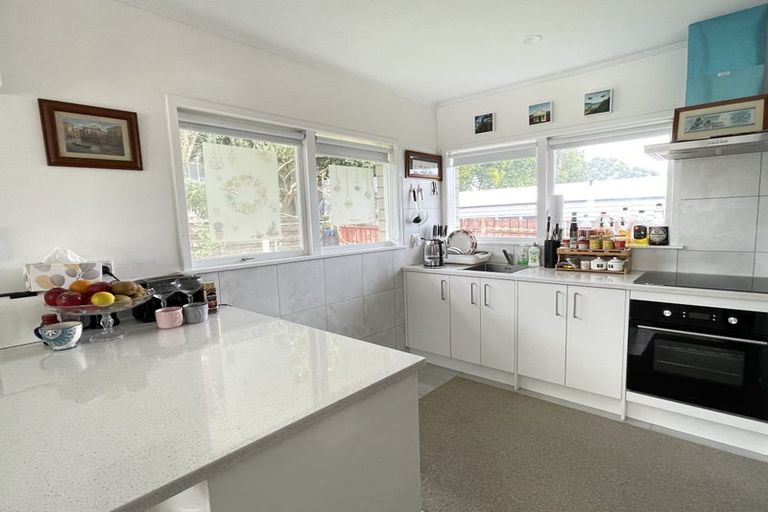 Photo of property in 42 Cheval Drive, Totara Vale, Auckland, 0629