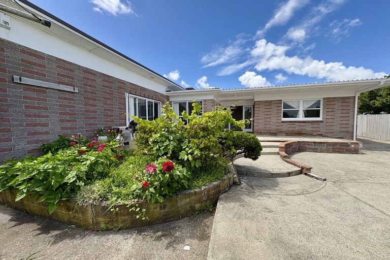 Photo of property in 2b Adams Road, Manurewa, Auckland, 2102