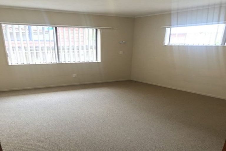 Photo of property in 1 Bass Street, West Harbour, Auckland, 0618