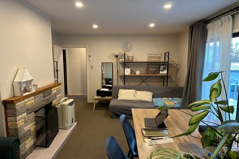 Photo of property in 43 Renata Crescent, Te Atatu Peninsula, Auckland, 0610