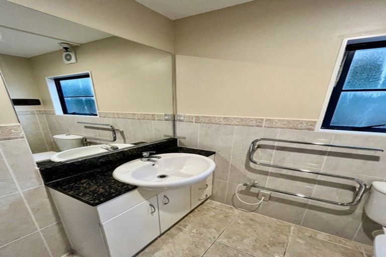 Photo of property in 5 Maidstone Place, Oteha, Auckland, 0632