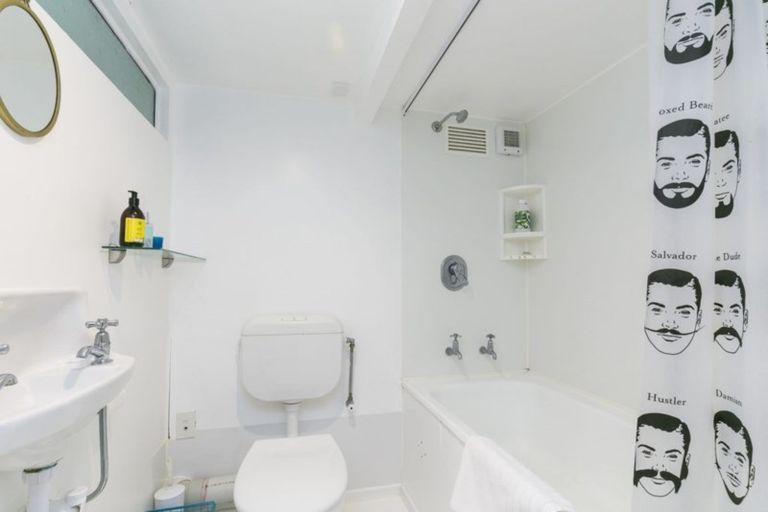 Photo of property in 137 Houghton Bay Road, Houghton Bay, Wellington, 6023