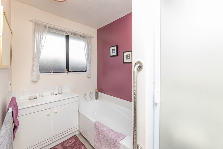 Photo of property in 14 Innisfree Place, Northwood, Christchurch, 8051