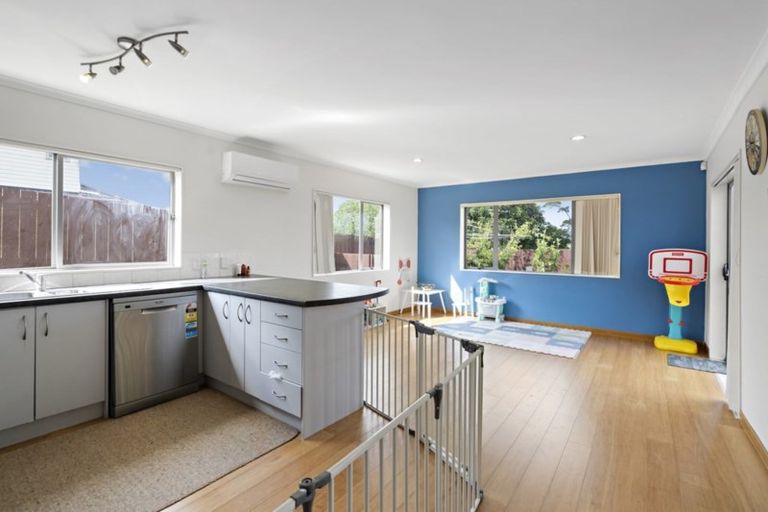 Photo of property in 9 Staten Place, Mangere, Auckland, 2022