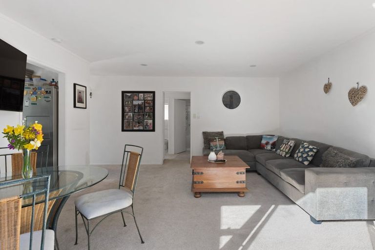 Photo of property in 2/12 Fitzwilliam Drive, Torbay, Auckland, 0630