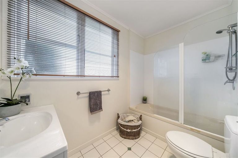 Photo of property in 2 Robertson Street, Elderslea, Upper Hutt, 5018