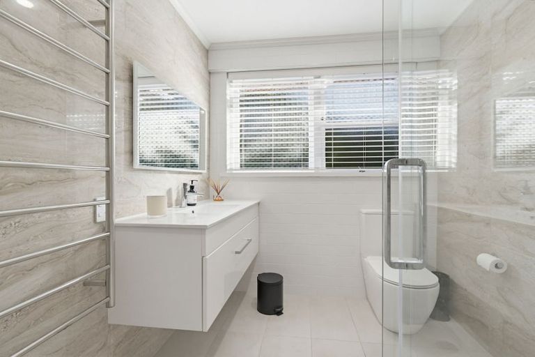 Photo of property in 46b Grand Vue Road, Kawaha Point, Rotorua, 3010