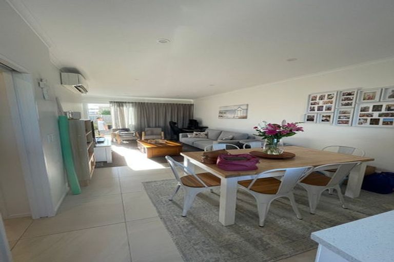 Photo of property in 36 Owen Chapman Drive, Red Beach, 0932
