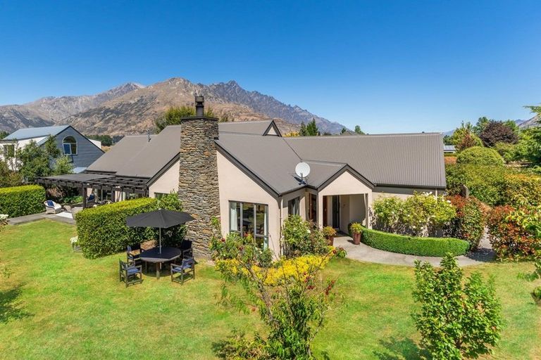 Photo of property in 2 Wellswood Way, Lower Shotover, Queenstown, 9371
