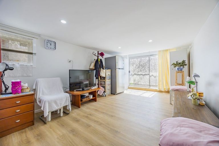 Photo of property in 21 View Road, Glenfield, Auckland, 0627