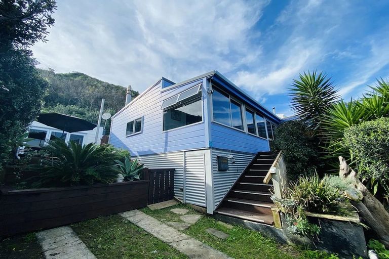 Photo of property in 16 Makorori Beach Road, Makorori, Gisborne, 4073