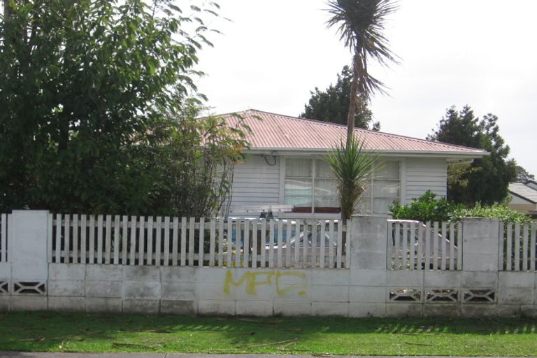 Photo of property in 17 Fairdene Avenue, Henderson, Auckland, 0610
