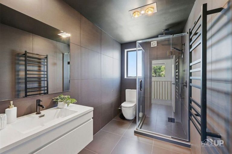 Photo of property in 111d Woodglen Road, Glen Eden, Auckland, 0602