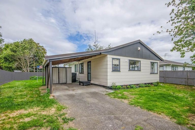 Photo of property in 23 Riverton Drive, Randwick Park, Auckland, 2105