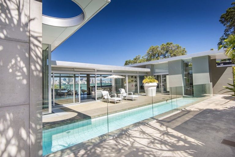 Photo of property in 9 Stanley Point Road, Stanley Point, Auckland, 0624