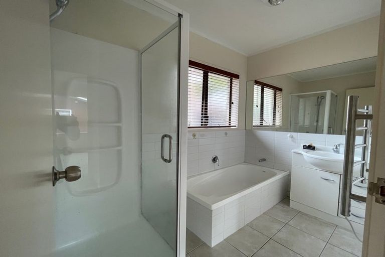 Photo of property in 72 Gossamer Drive, Pakuranga Heights, Auckland, 2010