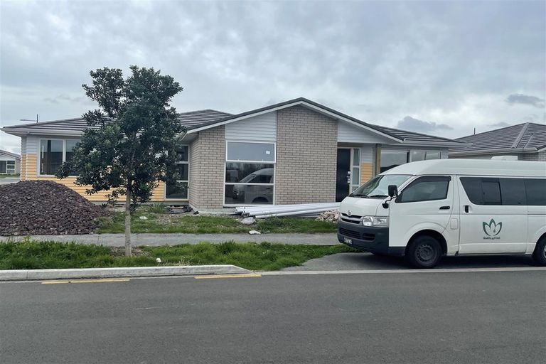 Photo of property in 1 Leatherwood Road, Takanini, 2110