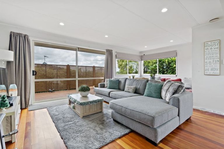 Photo of property in 8 Tawa Place, Waiuku, 2123