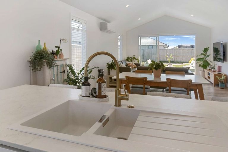 Photo of property in 29 Kotiate Street, Papamoa Beach, Papamoa, 3118
