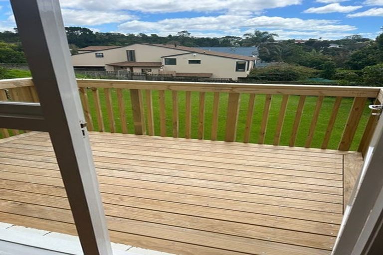 Photo of property in 2/70 Gladstone Road, Northcote, Auckland, 0627
