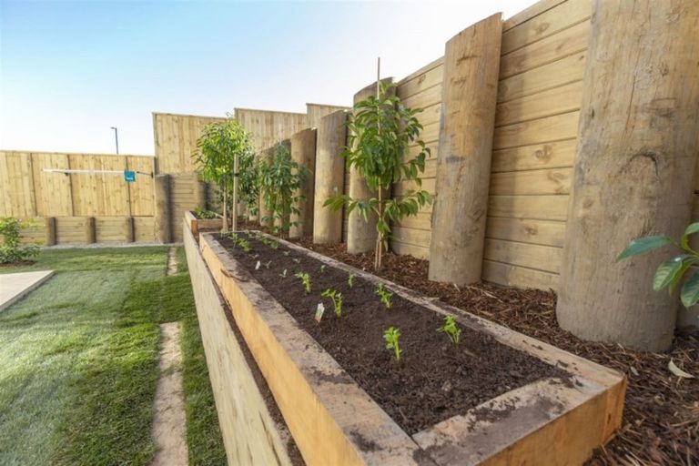 Photo of property in 104 Godfrey Drive, Orewa, 0931