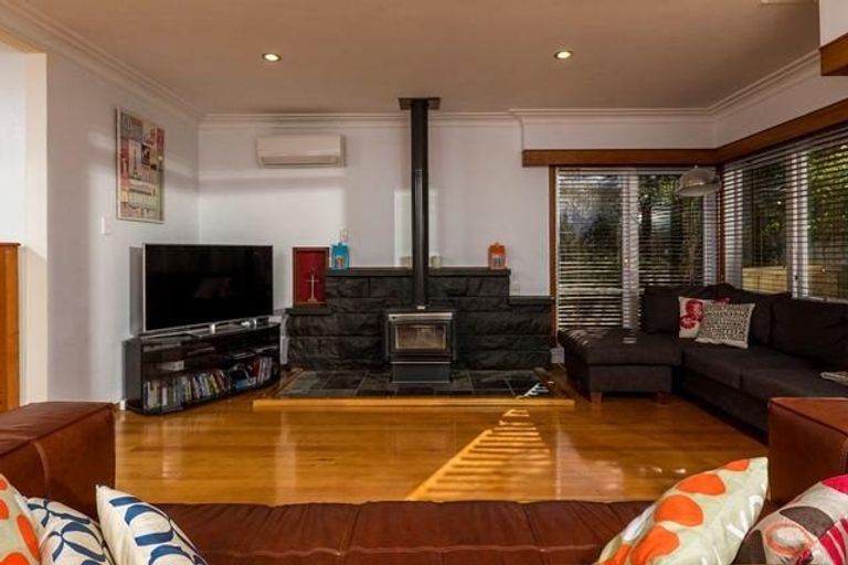 Photo of property in 288 East Coast Road, Forrest Hill, Auckland, 0620