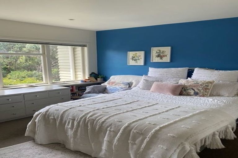 Photo of property in 11 Randwick Road, Northland, Wellington, 6012