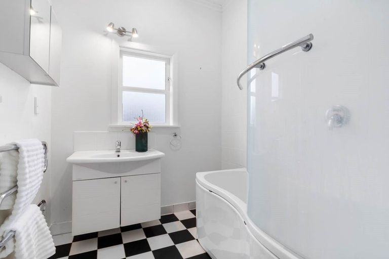 Photo of property in 61 Lyons Avenue, Murrays Bay, Auckland, 0630