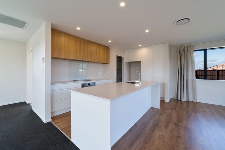 Photo of property in 7 Mccahon Drive, Rangiora, 7400