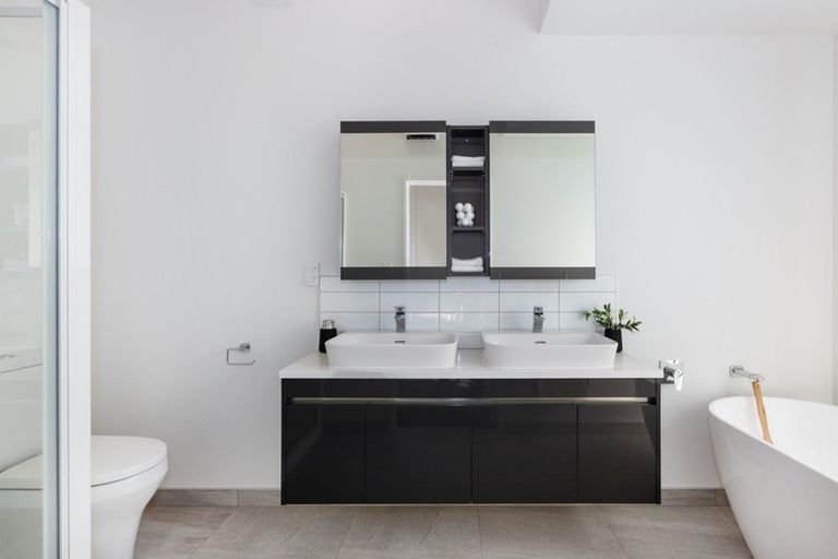 Photo of property in 18 Rifleman Lane, Paraparaumu Beach, Paraparaumu, 5032