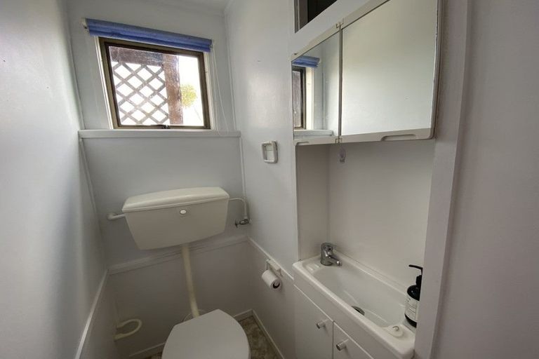 Photo of property in 1/12 Glenvar Road, Torbay, Auckland, 0630