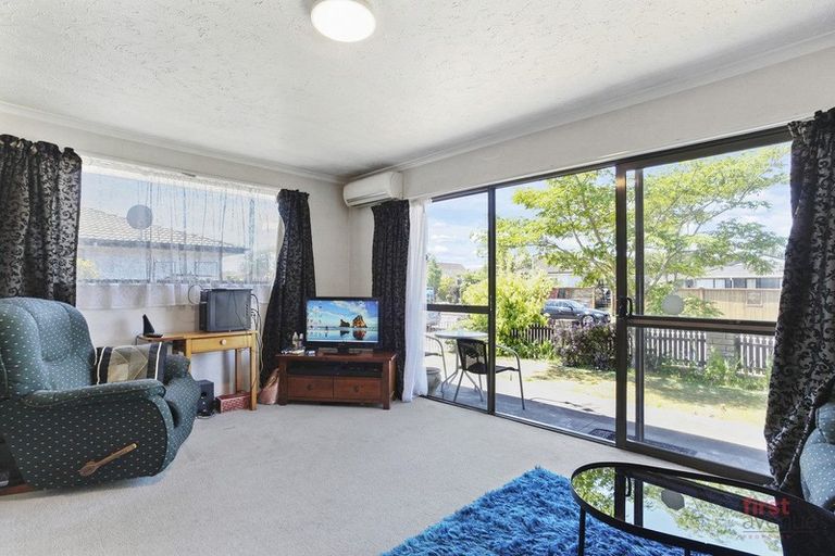 Photo of property in 71 Royal Park Drive, Parklands, Christchurch, 8083