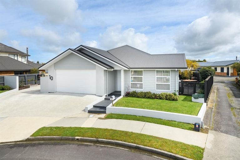 Photo of property in 10 Mcilwaine Place, Marton, 4710