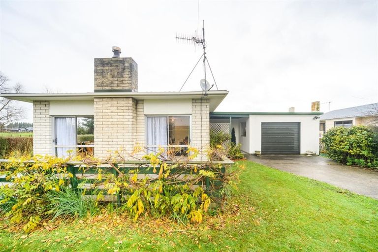 Photo of property in 24 Oaklea Avenue, Marton, 4710