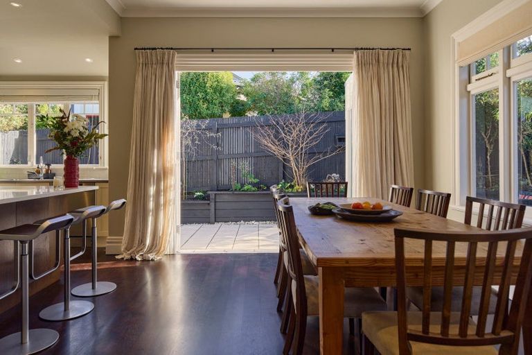 Photo of property in 67 Central Terrace, Kelburn, Wellington, 6012