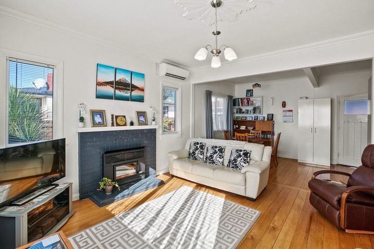 Photo of property in 41 Omata Road, Marfell, New Plymouth, 4310