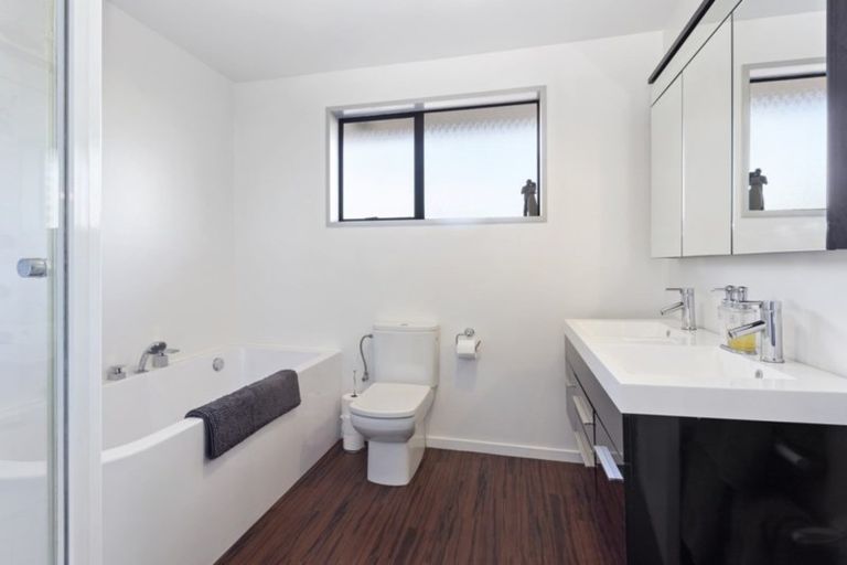 Photo of property in 30 Connemara Drive, Northwood, Christchurch, 8051